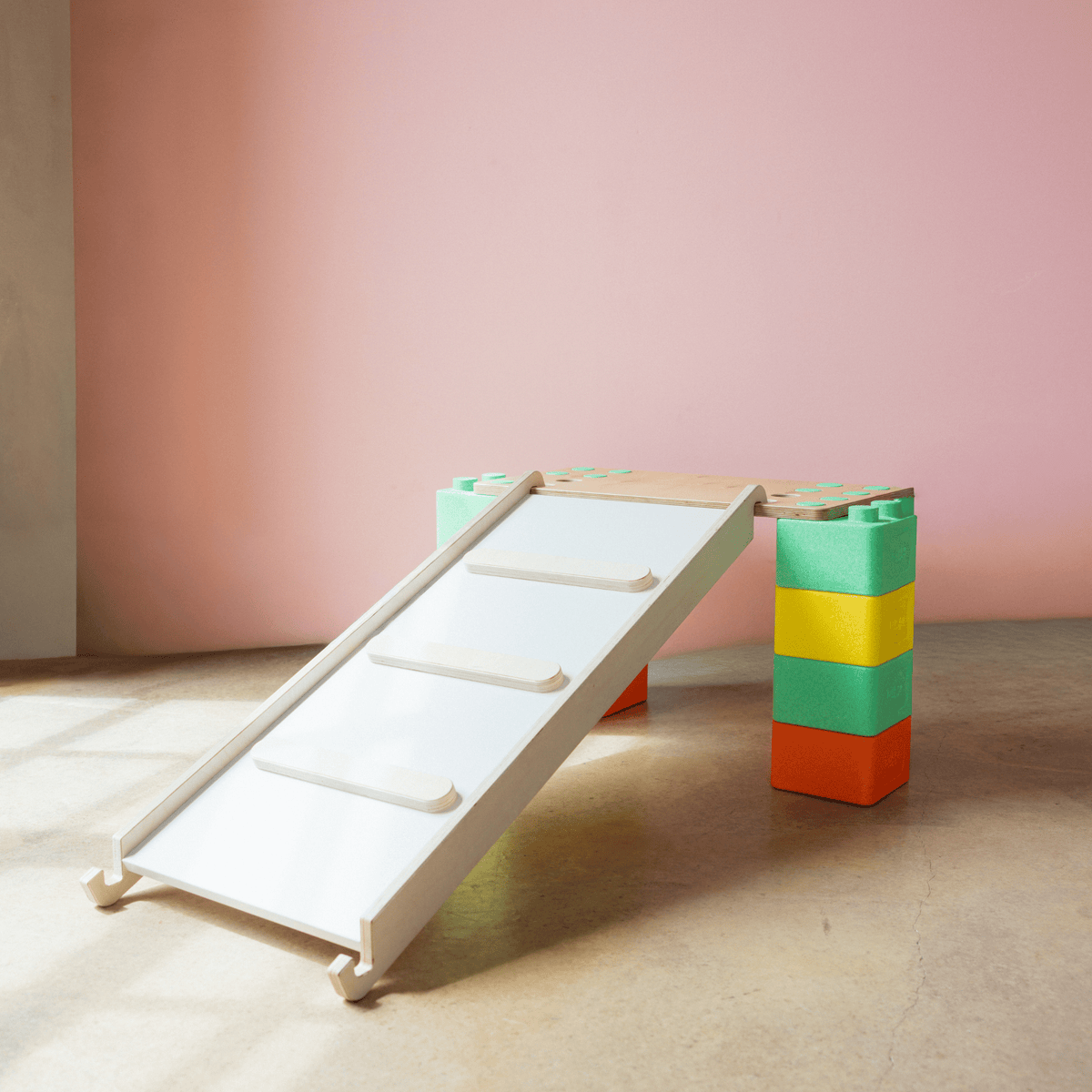 SUSEBAKKE - Rutsche und Kletterwand