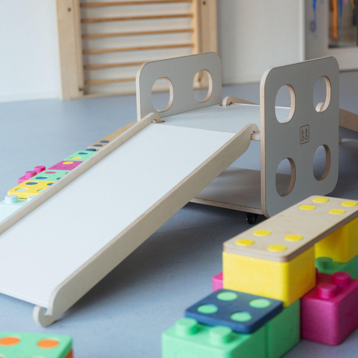 Spielmöbel "HUS" - spielen, klettern, aufbewahren und entdecken - baygge.com