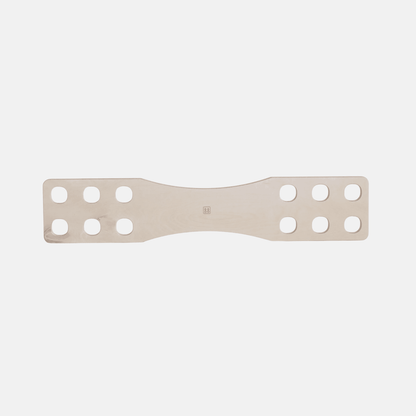 Balancierbrett BAR in Beige, flach mit geschwungener Mitte und je 6 runden Aussparungen an beiden Enden.