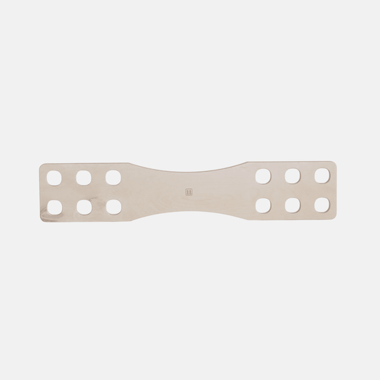 Balancierbrett BAR in Beige, flach mit geschwungener Mitte und je 6 runden Aussparungen an beiden Enden.
